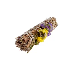 Atadillo salvia con pétalos de flores