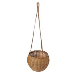 Cesta colgante de ratán