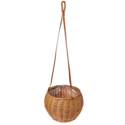 Cesta colgante de ratán